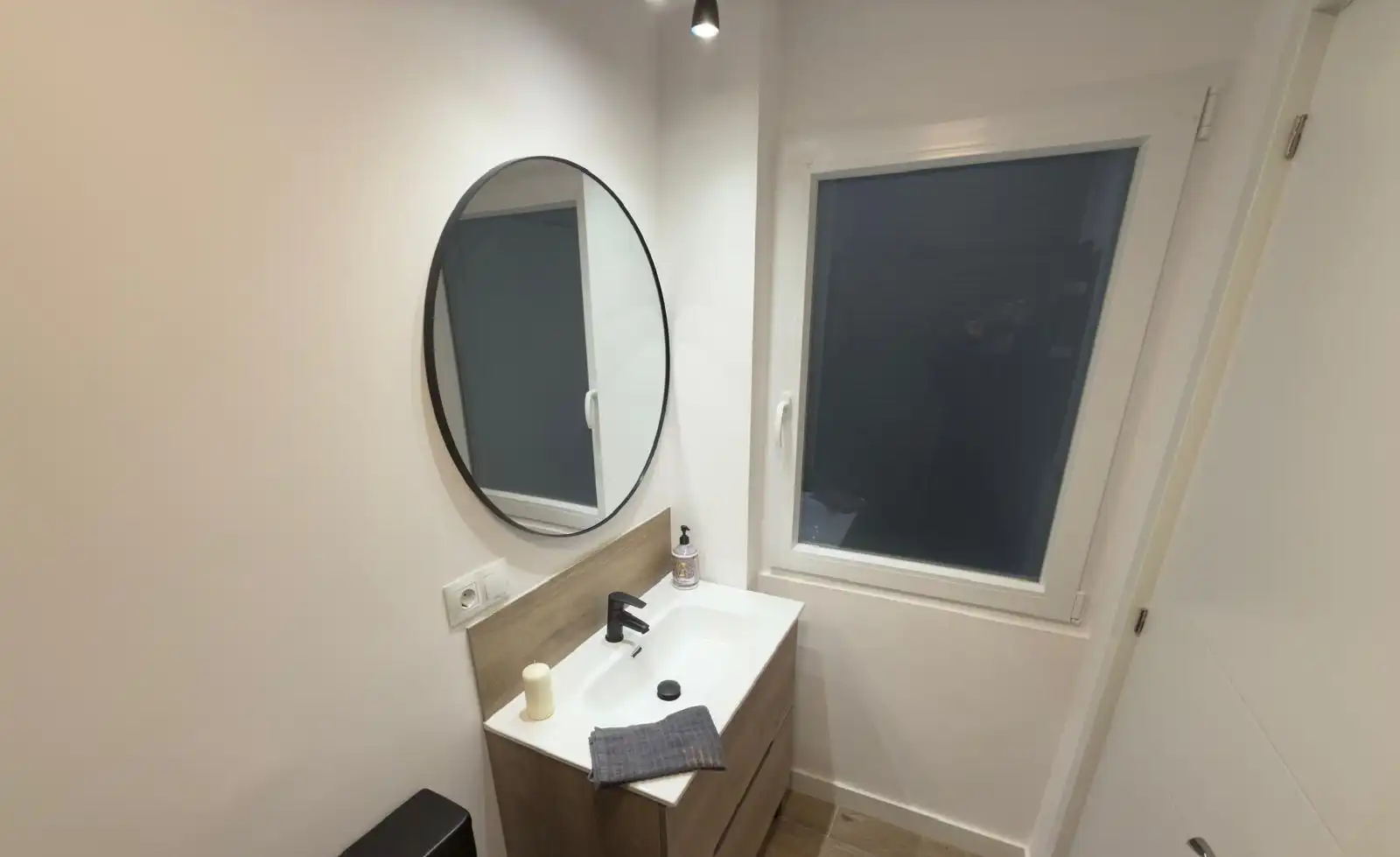 Baño de Piso en venta en Oviedo  con Amueblado