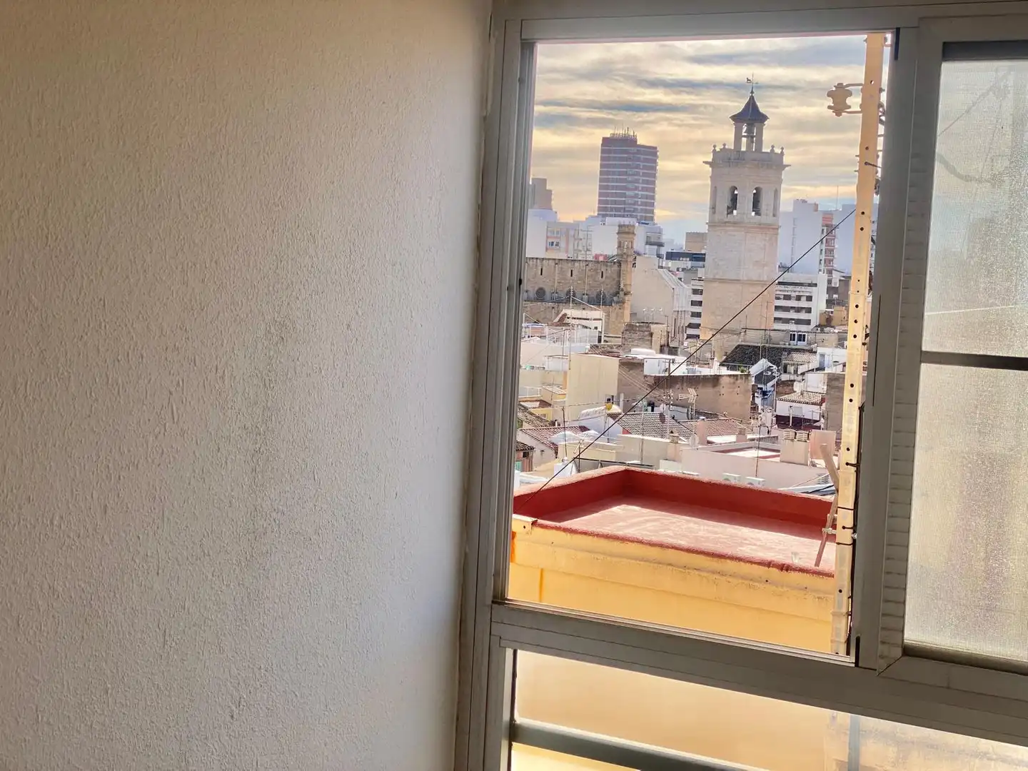 Außenansicht von Wohnung zum Verkauf in Castellón de la Plana / Castelló de la Plana mit Balkon