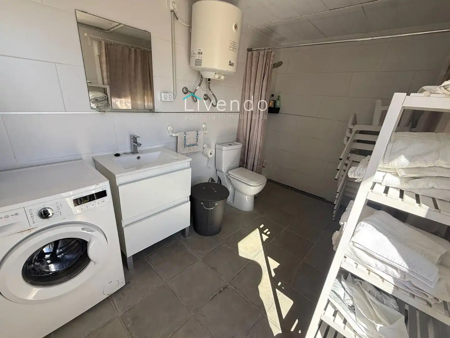 Bany de Casa o xalet en venda en Chiclana de la Frontera amb Aire condicionat, Piscina i Moblat