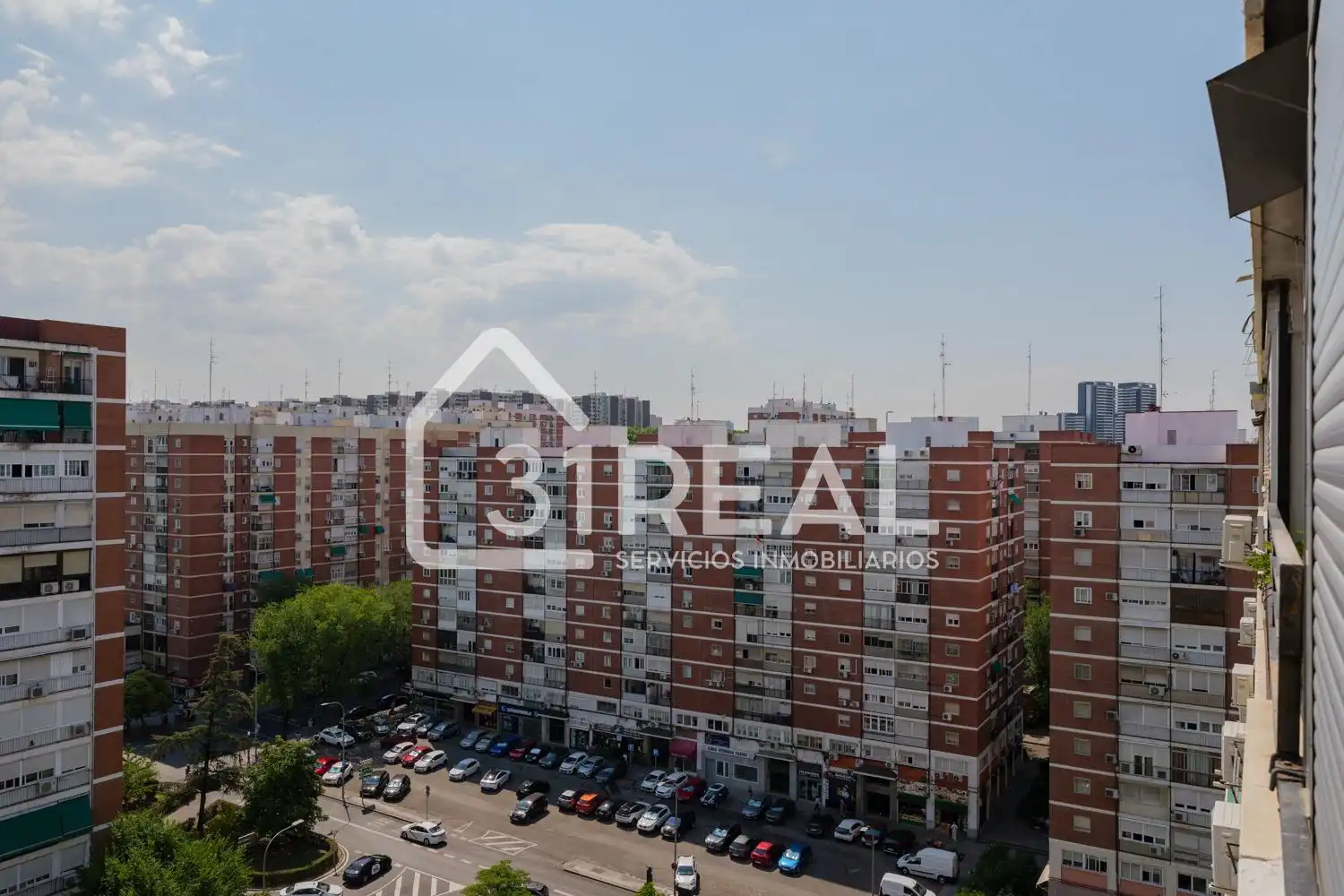 Vista exterior de Pis en venda en Madrid amb Calefacció, Terrassa i Balcó