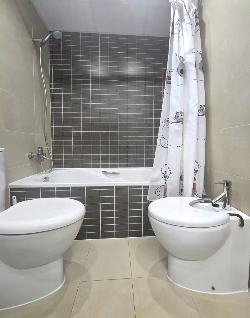 Bathroom of Flat for sale in Reus  with Air Conditioner, Heating and Terrace