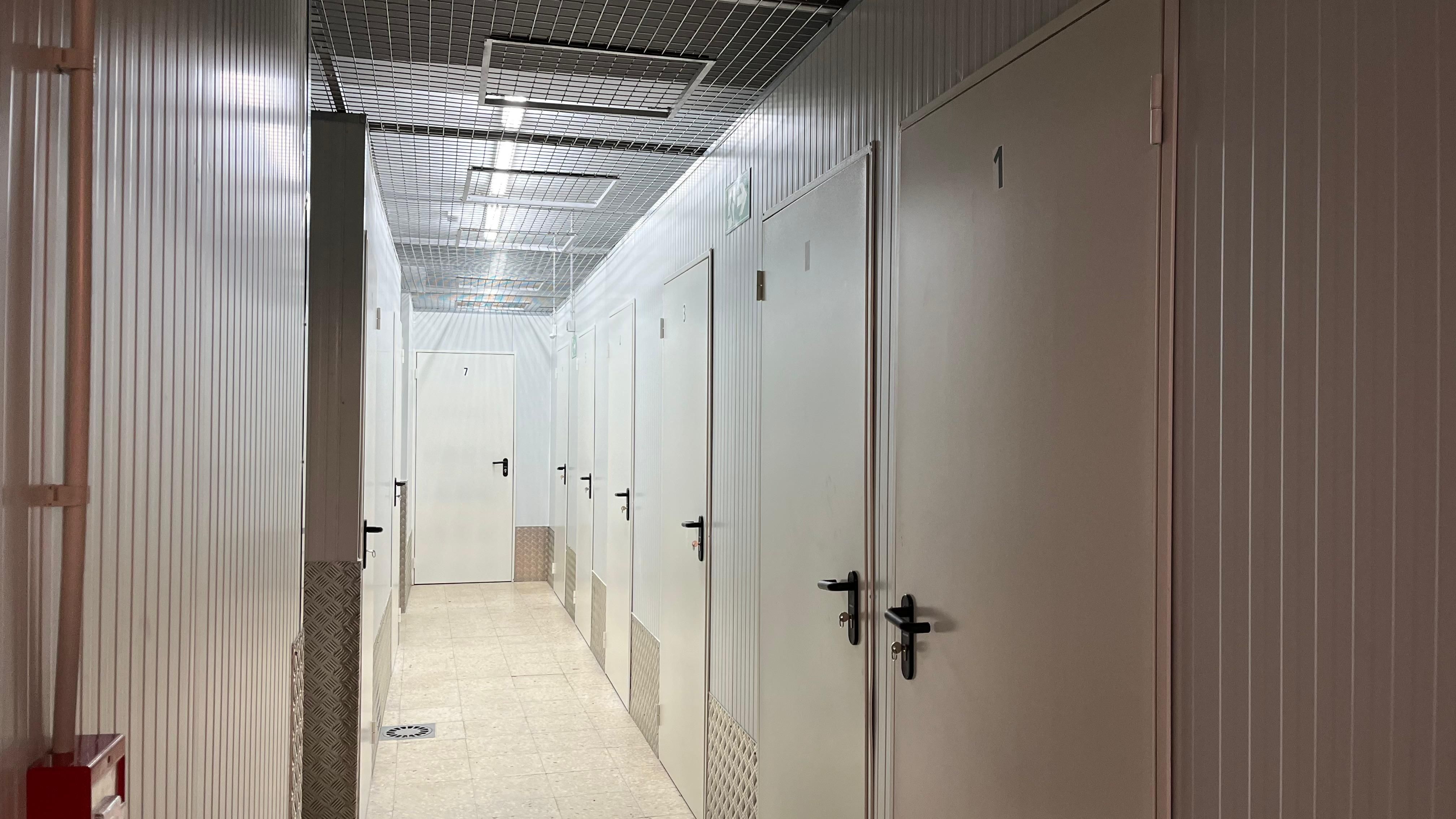 Box room to rent in  Madrid Capital  with Alarm