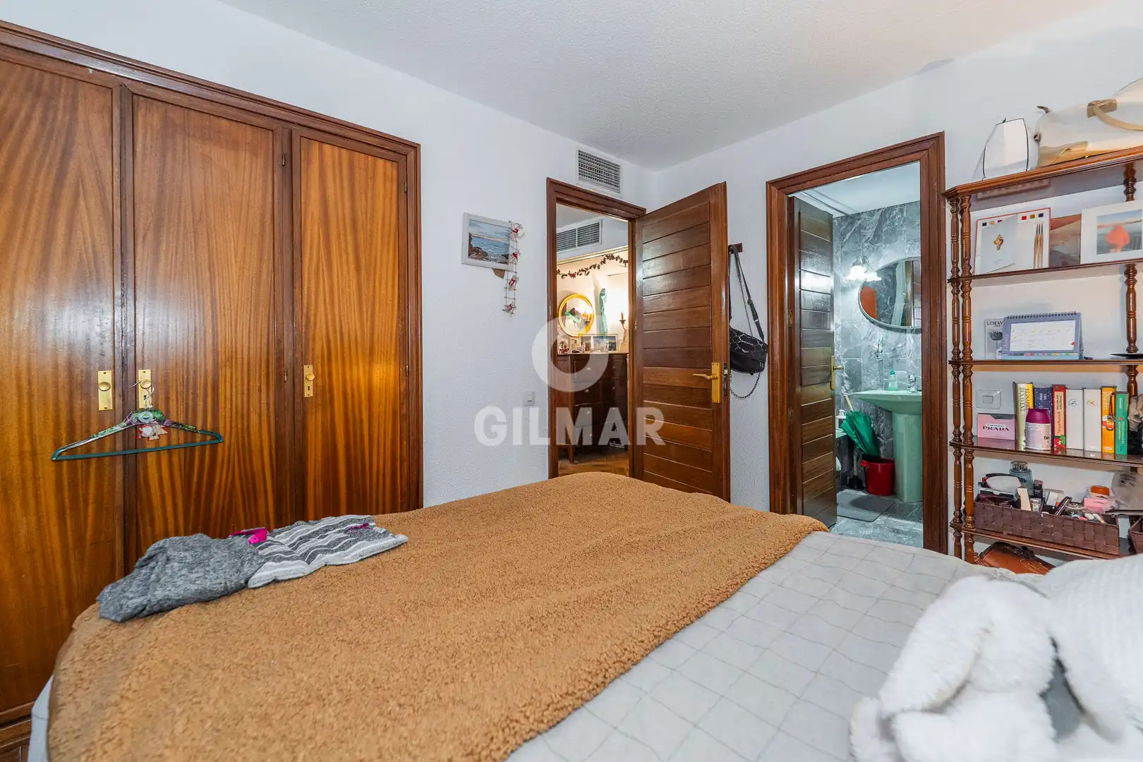 Dormitori de Apartament en venda en Madrid amb Calefacció i Moblat