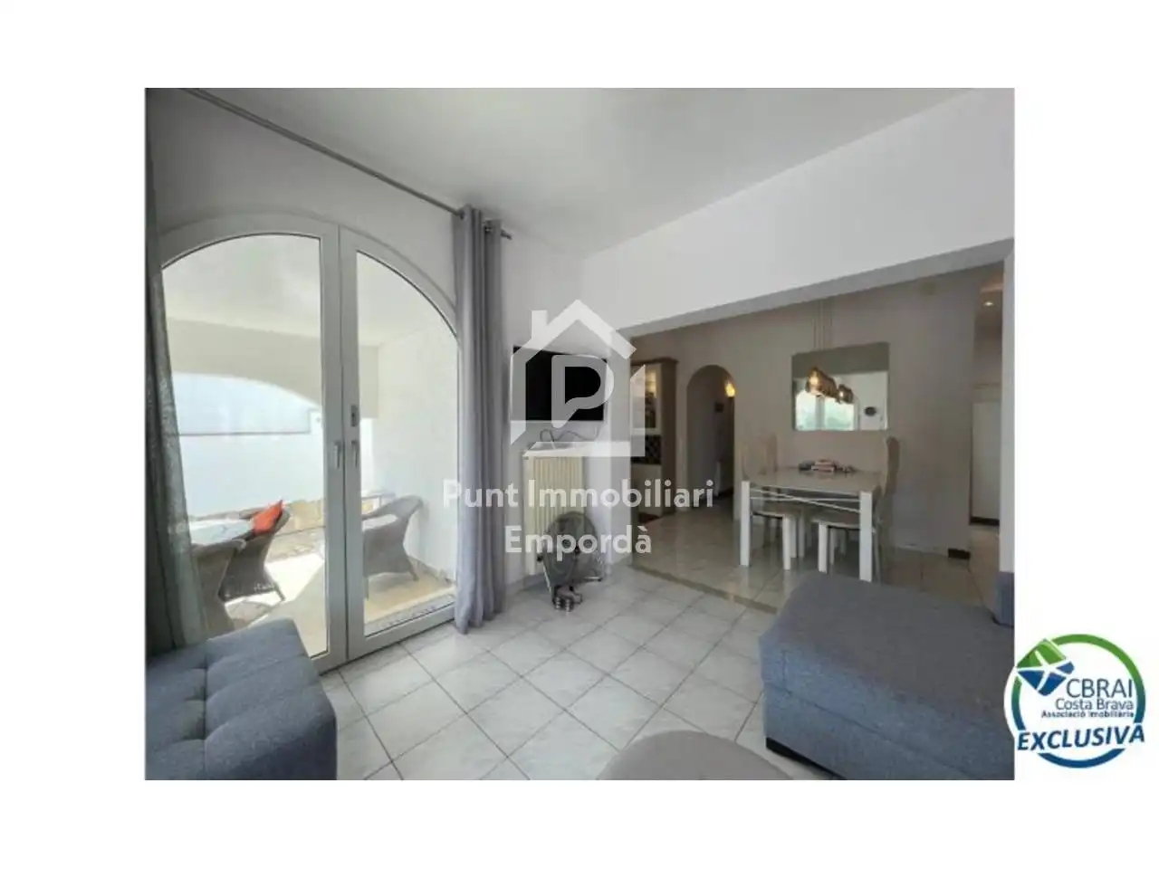 Sala d'estar de Casa o xalet en venda en Empuriabrava amb Aire condicionat, Calefacció i Jardí privat