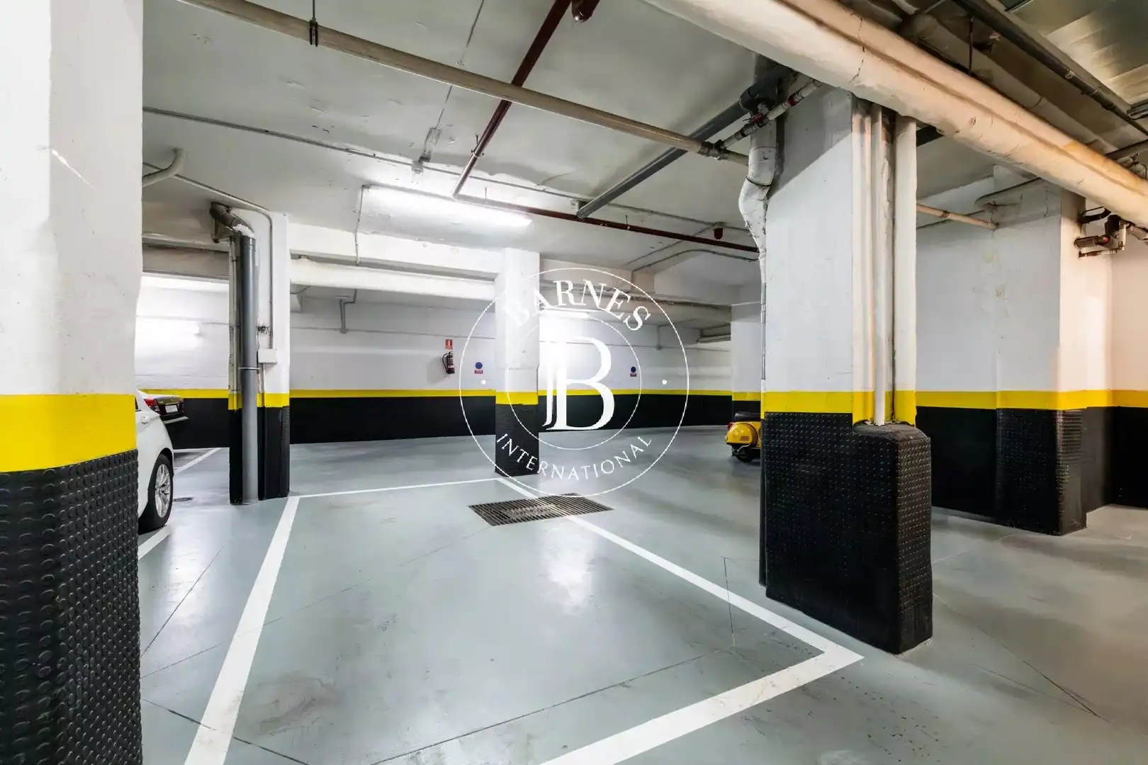 Parking of Flat for rent in Madrid  with Air Conditioner, Heating and Storage room