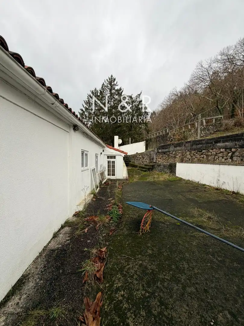 Vista exterior de Casa o xalet en venda en Teo amb Calefacció i Moblat