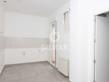 Bajo con balcón en venta en Retiro