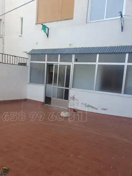 Vista exterior de Pis en venda en Baza amb Calefacció, Terrassa i Moblat