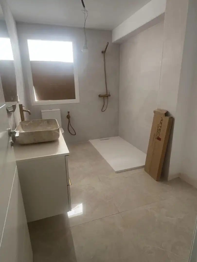 Bathroom of Flat for sale in Aldaia  with Balcony
