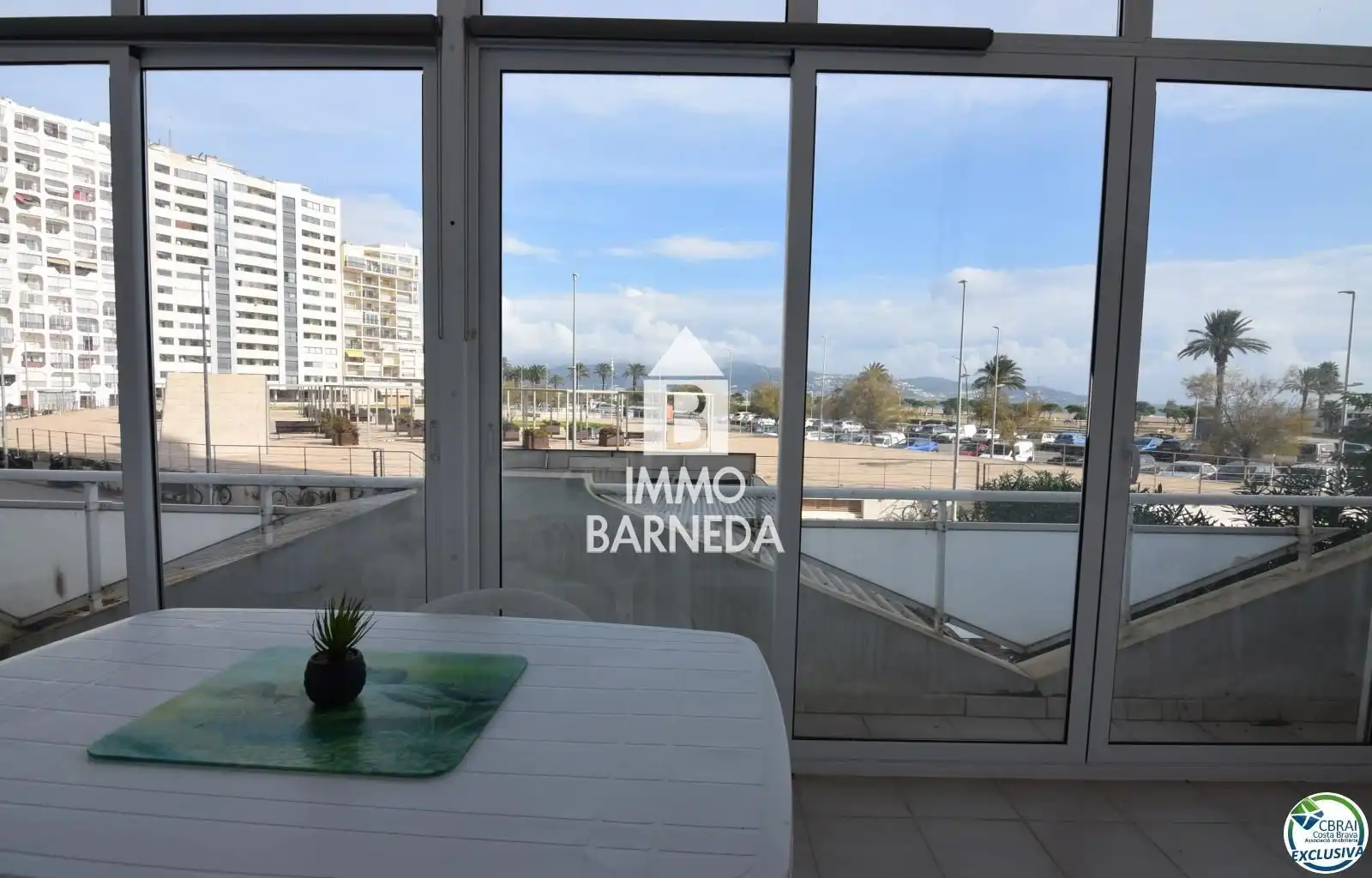 Vista exterior de Pis en venda en Empuriabrava amb Aire condicionat, Calefacció i Terrassa