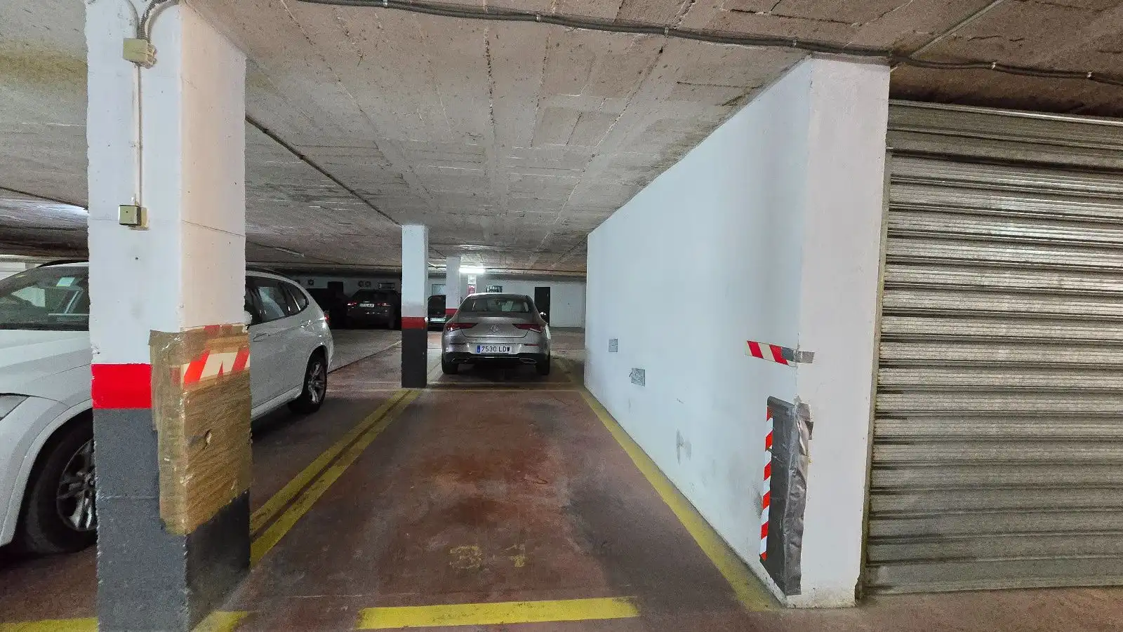 Parkplatz von Einfamilien-Reihenhaus zum Verkauf in Málaga mit Klimaanlage, Heizung und Schwimmbad
