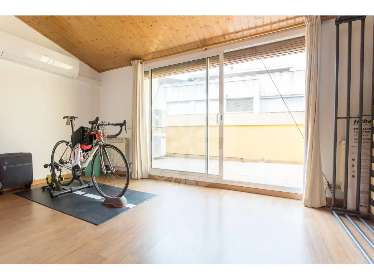 Sala de estar de Casa o chalet en venta en Terrassa con Aire acondicionado, Calefacción y Jardín privado