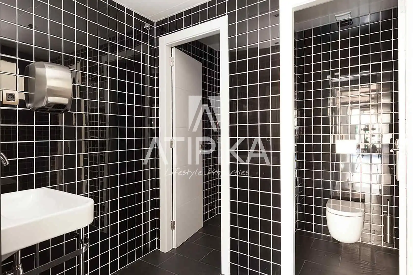Baño de Oficina de alquiler en Barcelona con Aire acondicionado y Trastero