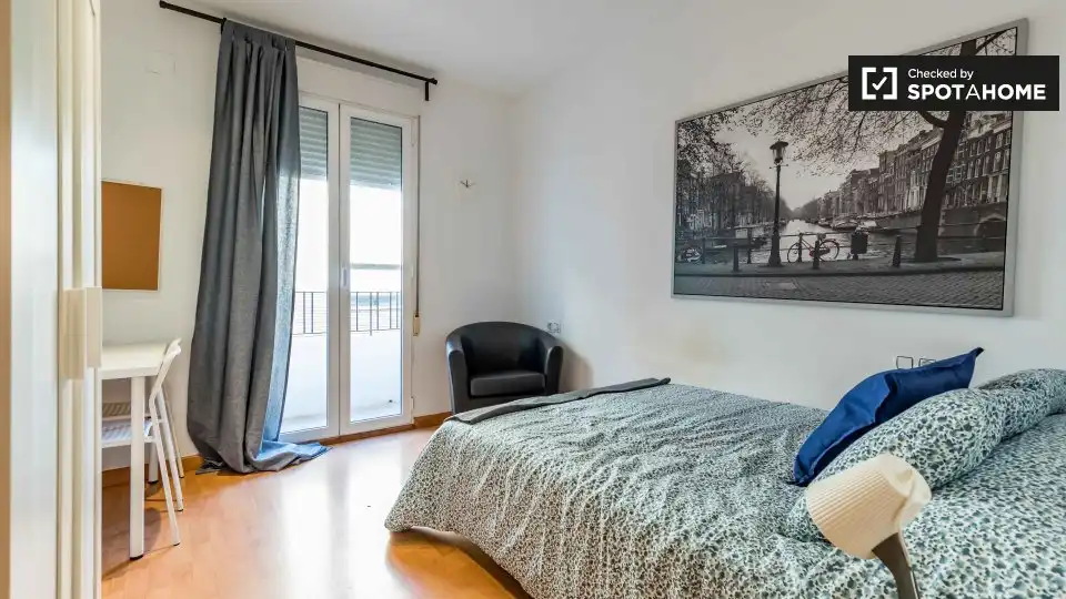 Habitación de Piso de alquiler en Valencia con Aire acondicionado, Calefacción y Amueblado