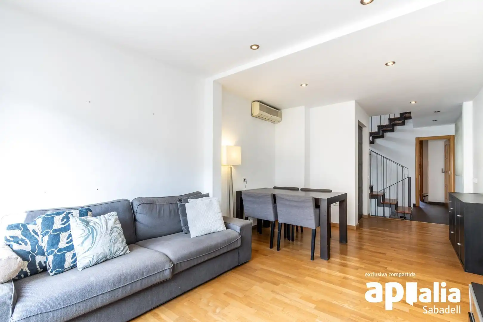 Living room of Houses for sale in Sabadell  with Air Conditioner, Heating and Parquet flooring