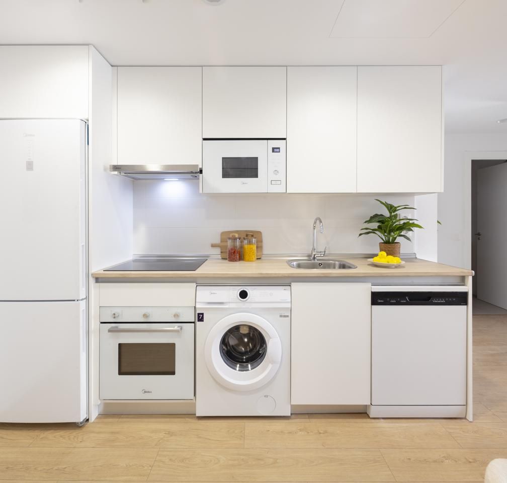 Kitchen of Study for rent in Málaga Capital  with Air Conditioner and Community pool