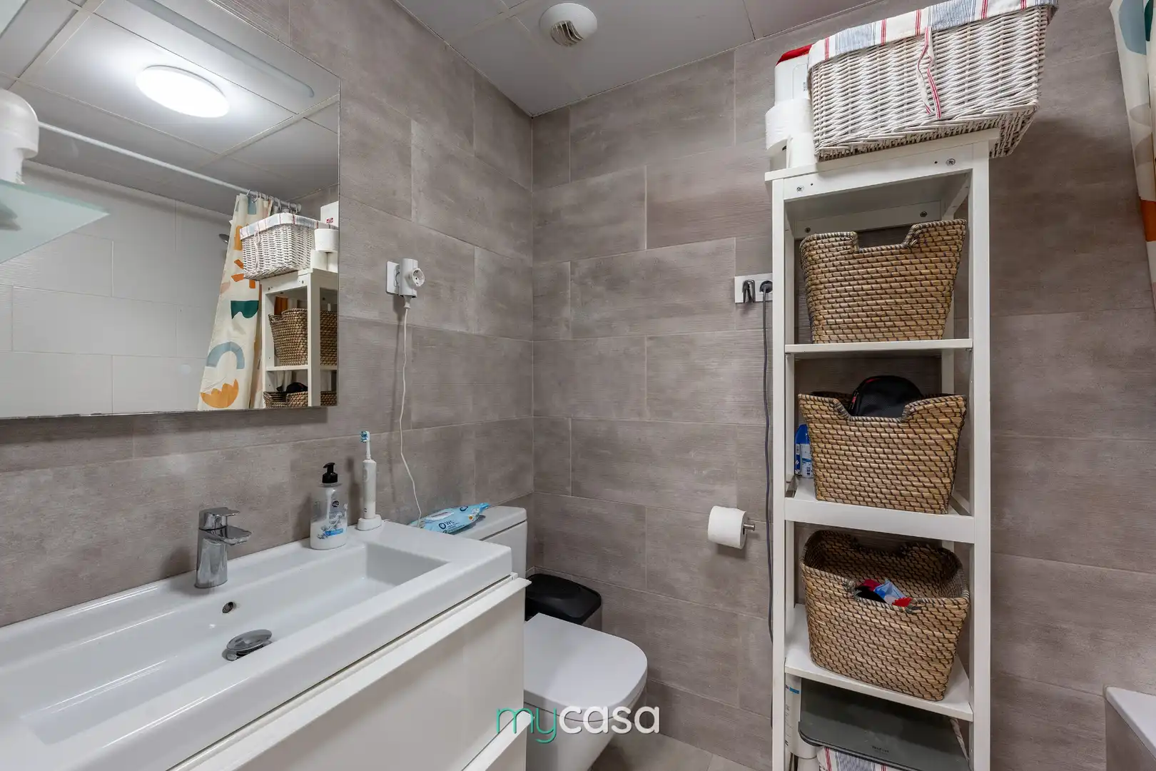 Bany de Pis en venda en Sant Adrià de Besòs amb Aire condicionat, Calefacció i Parquet