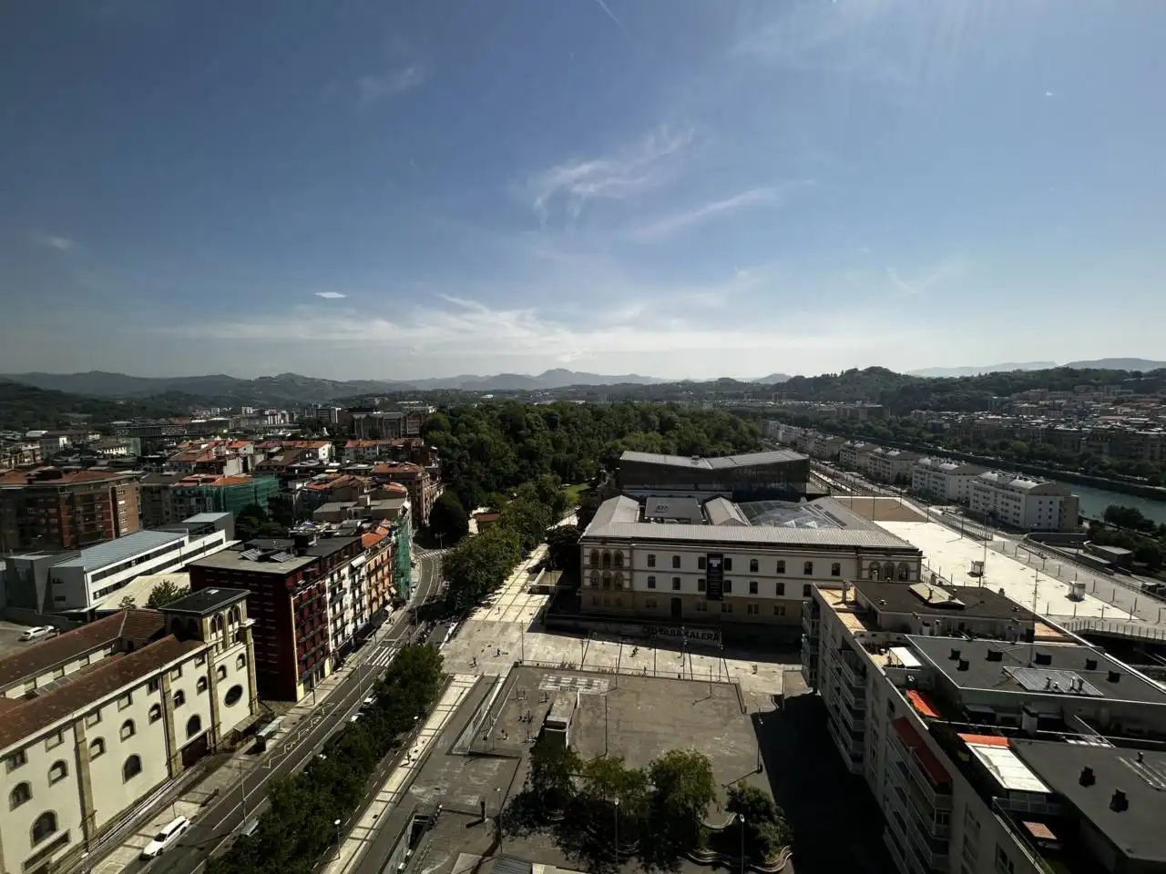 Vista exterior de Pis en venda en Donostia - San Sebastián  amb Calefacció, Traster i Alarma