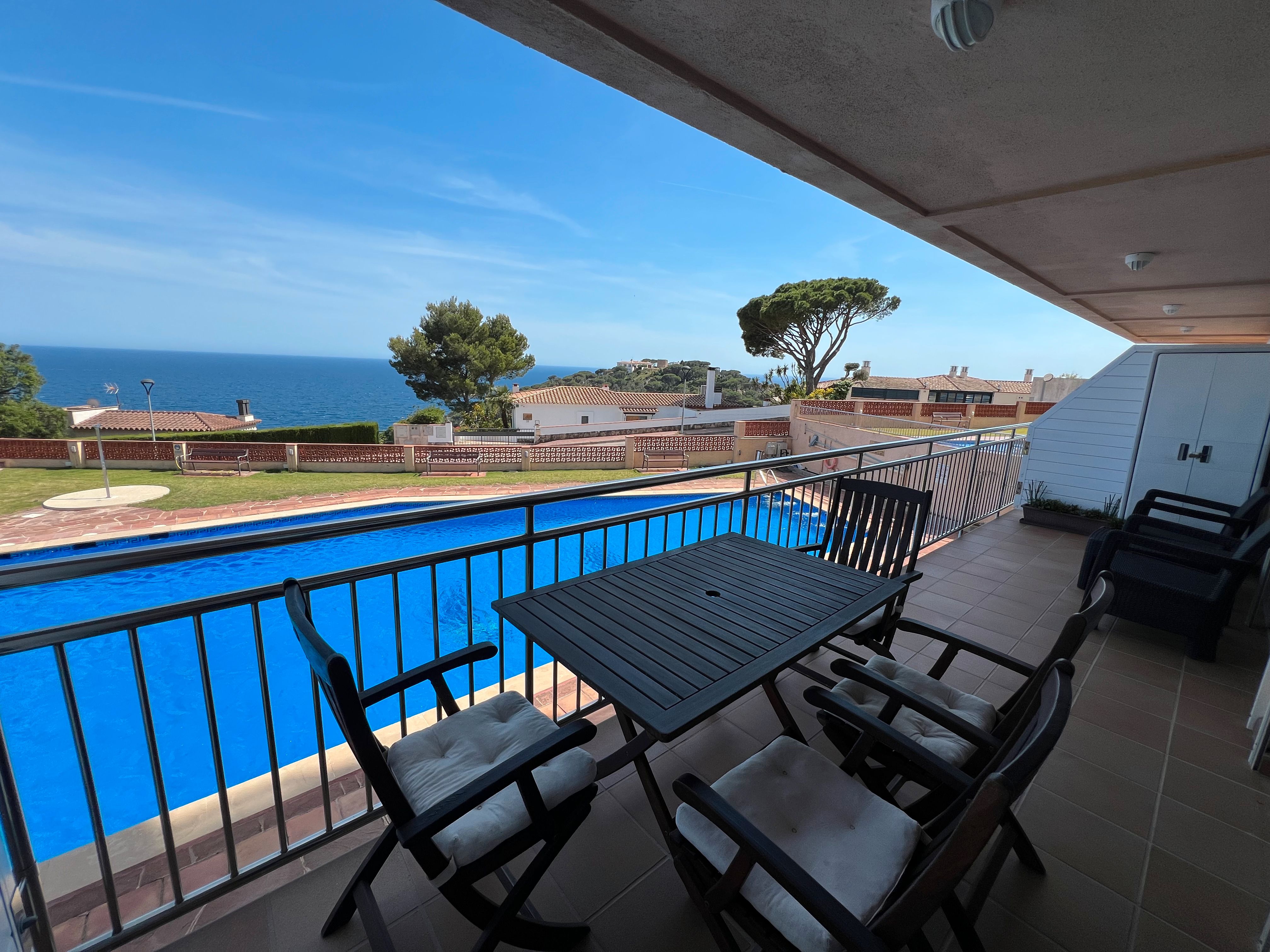 Swimming pool of Flat for sale in Sant Feliu de Guíxols  with Private garden, Terrace and Storage room