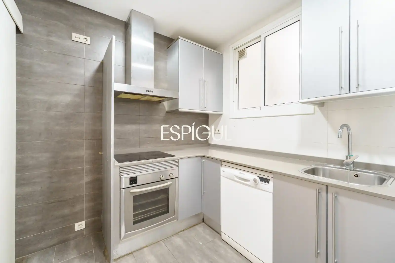 Küche von Wohnung zum Verkauf in Barcelona mit Heizung, Parkett und Terrasse