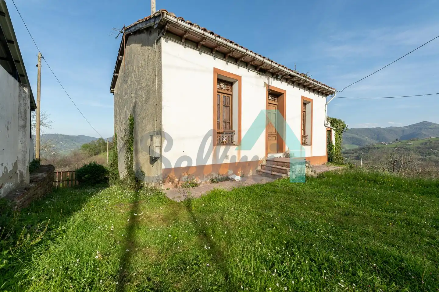 Vista exterior de Casa o xalet en venda en Langreo amb Jardí privat i Parquet