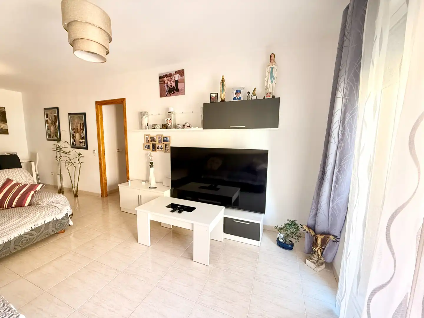 Living room of Flat for sale in Roquetas de Mar  with Terrace and Furnished