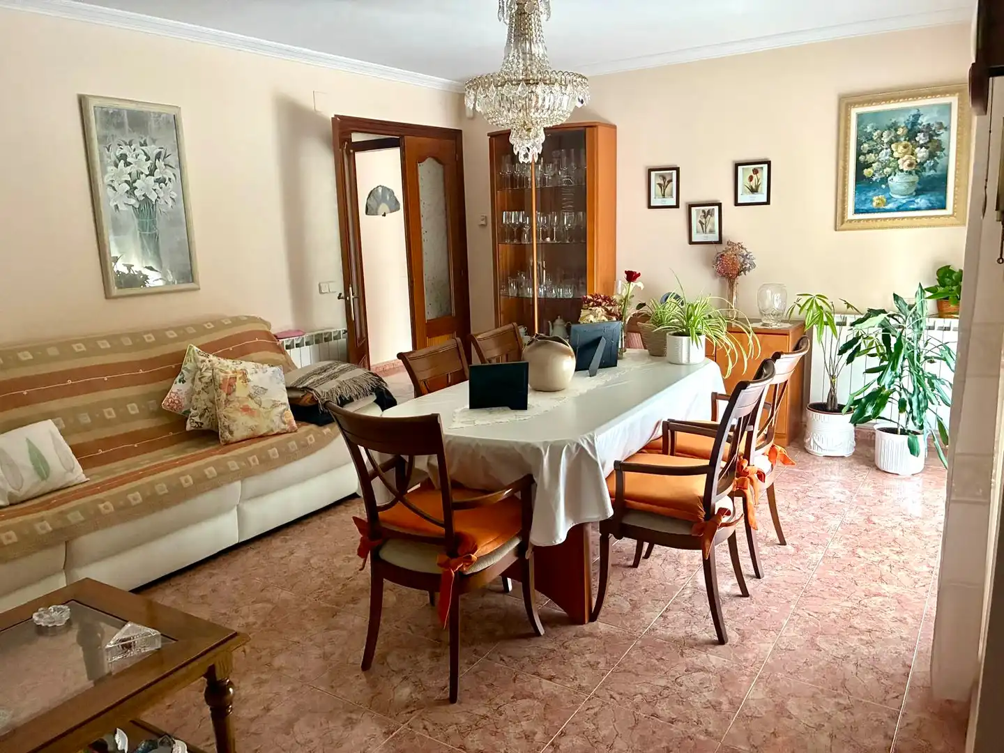 Esszimmer von Einfamilien-Reihenhaus zum Verkauf in Canet de Mar mit Heizung, Terrasse und Ofen