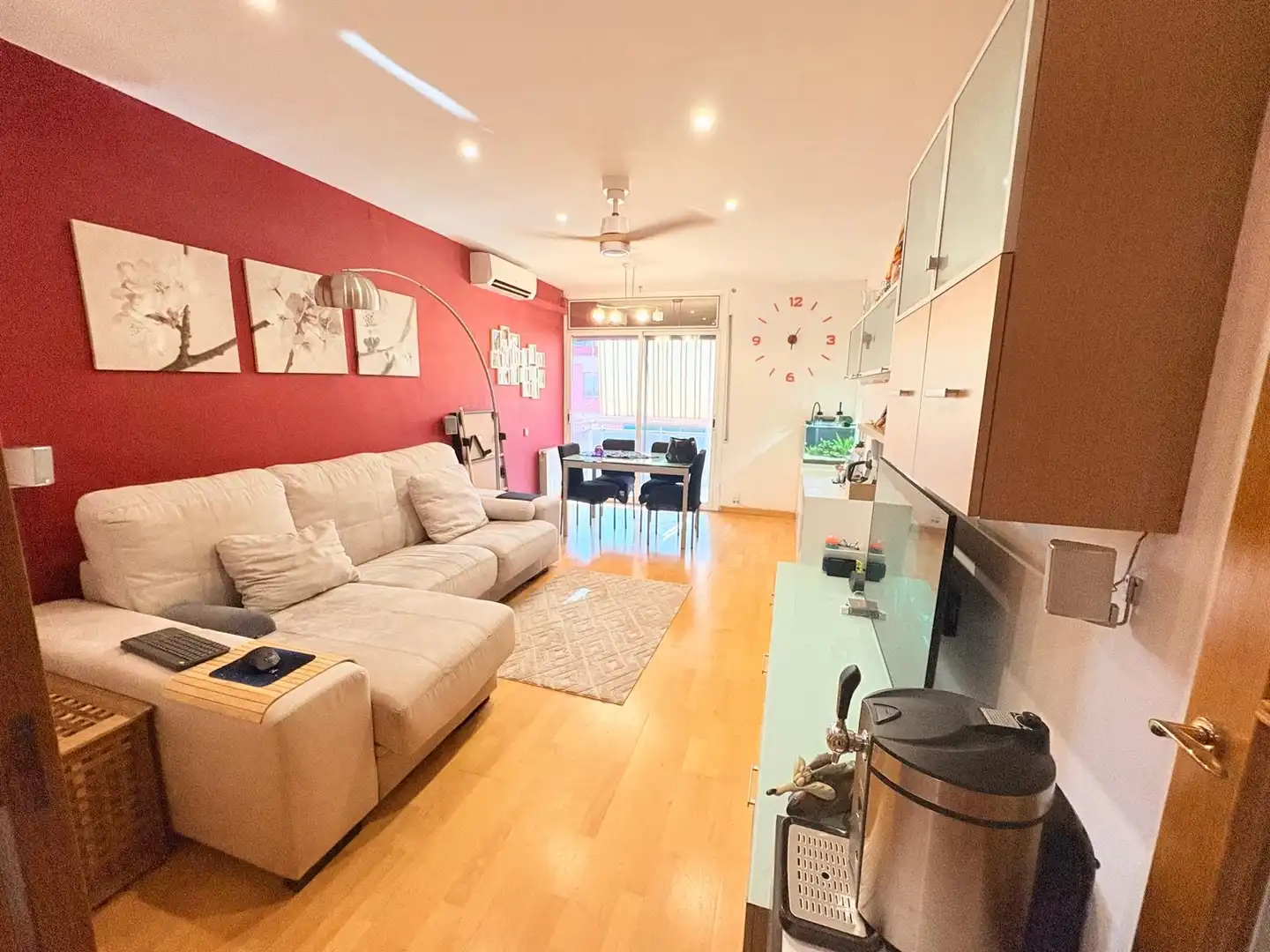 Sala de estar de Piso en venta en Pallejà con Aire acondicionado, Calefacción y Parquet