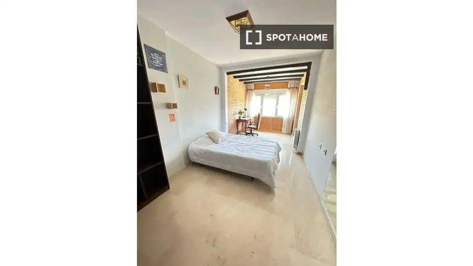 Room in Barrio de Zaidín