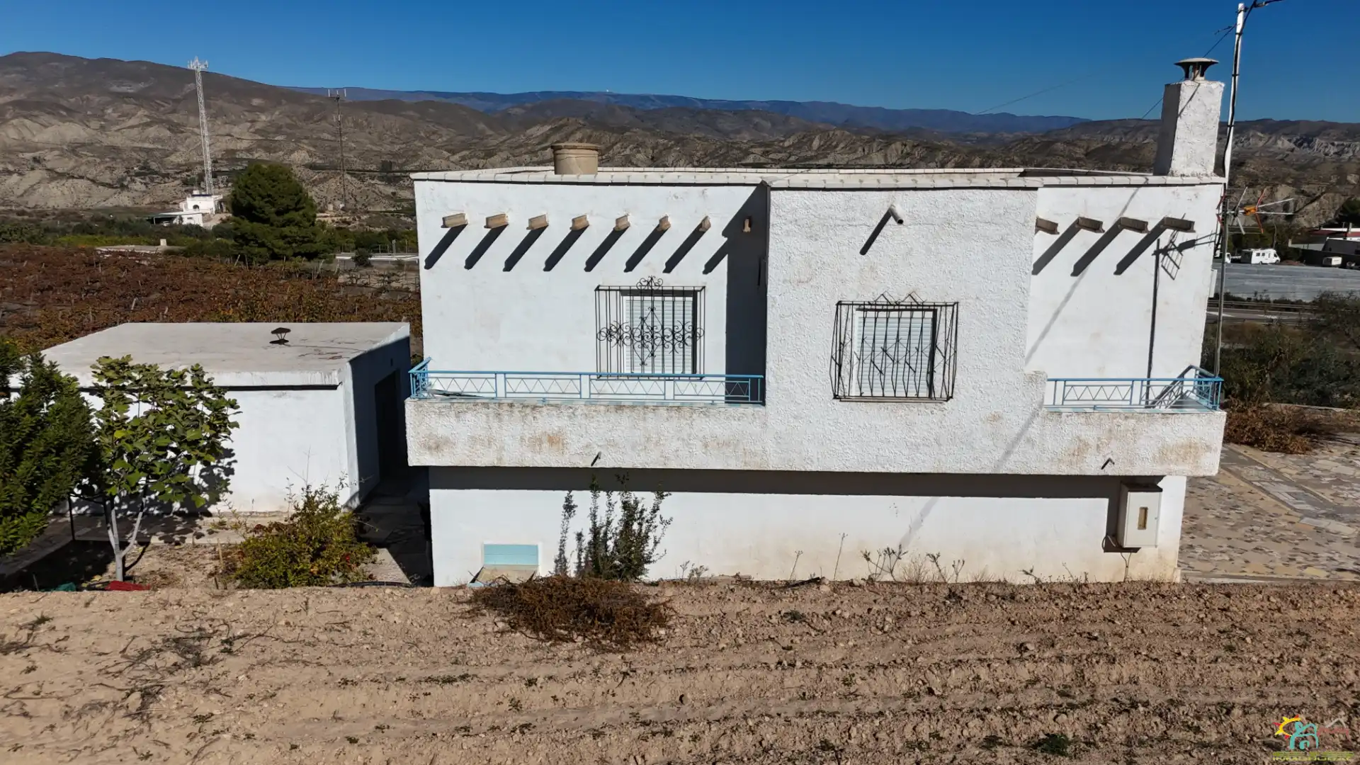 Vista exterior de Finca rústica en venda en Íllar amb Jardí privat, Terrassa i Moblat