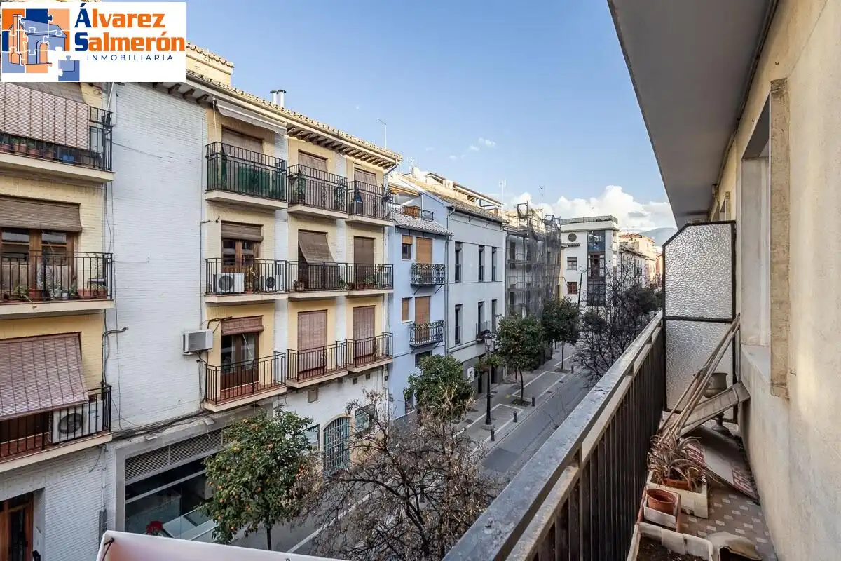 Exterior view of Flat for sale in  Granada Capital  with Terrace