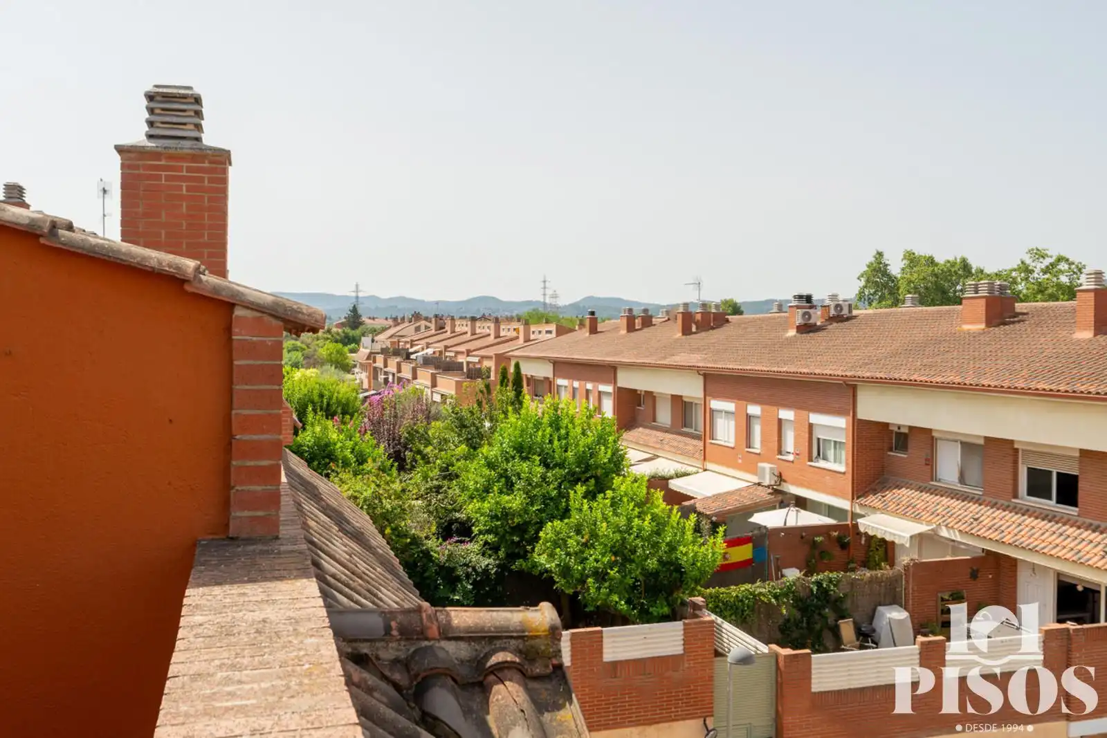 Vista exterior de Àtic en venda en Rubí amb Aire condicionat, Calefacció i Parquet