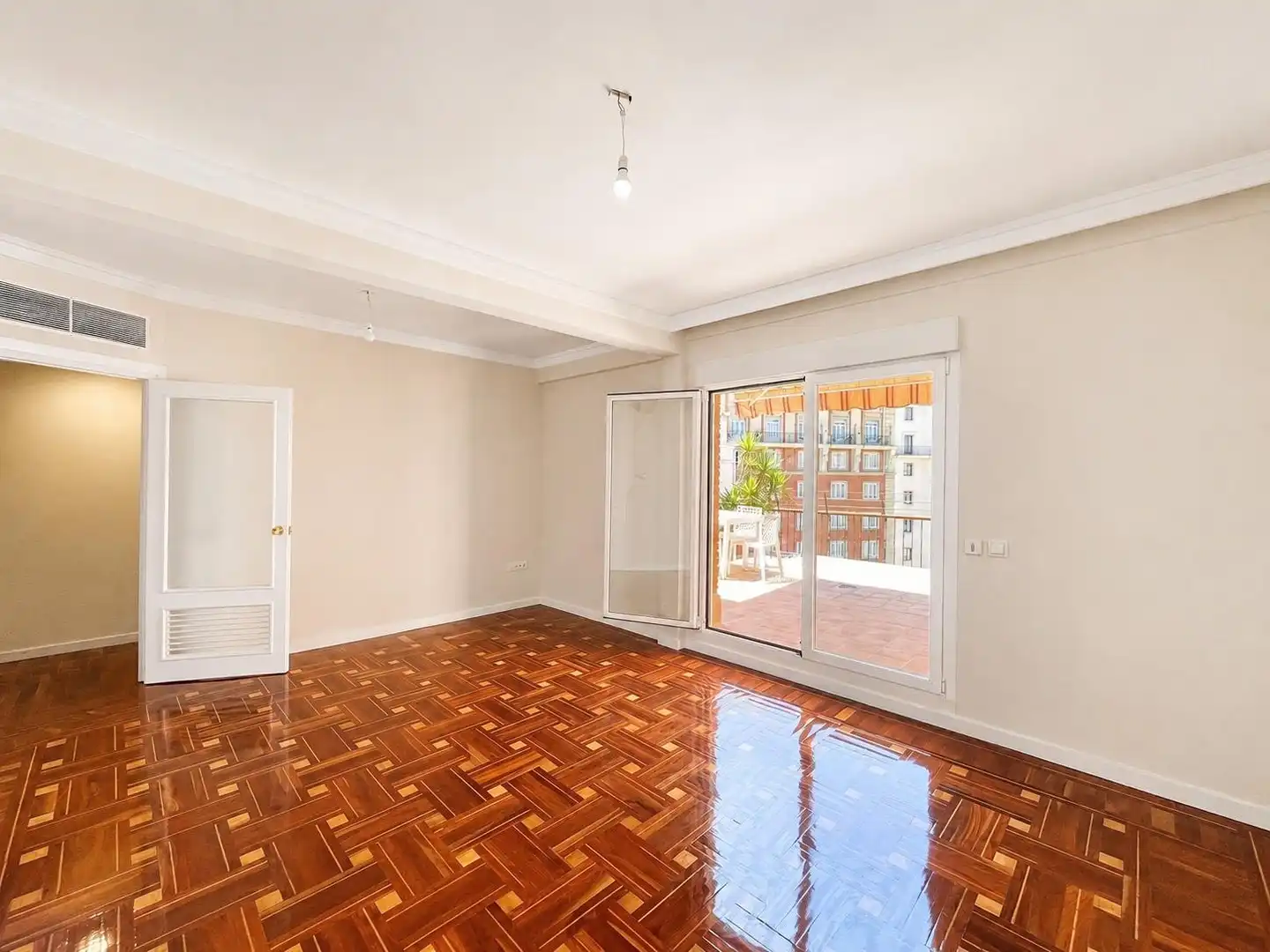 Dormitori de Àtic de lloguer en Madrid amb Calefacció, Parquet i Terrassa