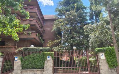 Exterior view of Apartment for sale in  Madrid Capital  with Air Conditioner, Heating and Private garden