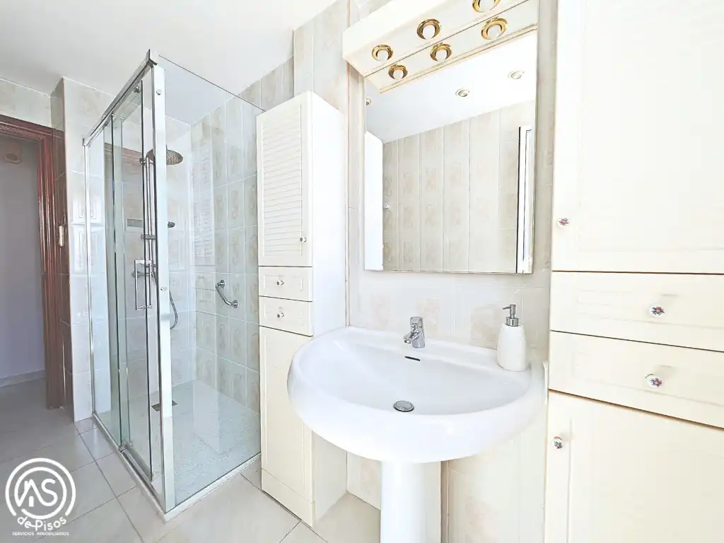 Baño de Piso en venta en Zaragoza con Aire acondicionado, Calefacción y Amueblado