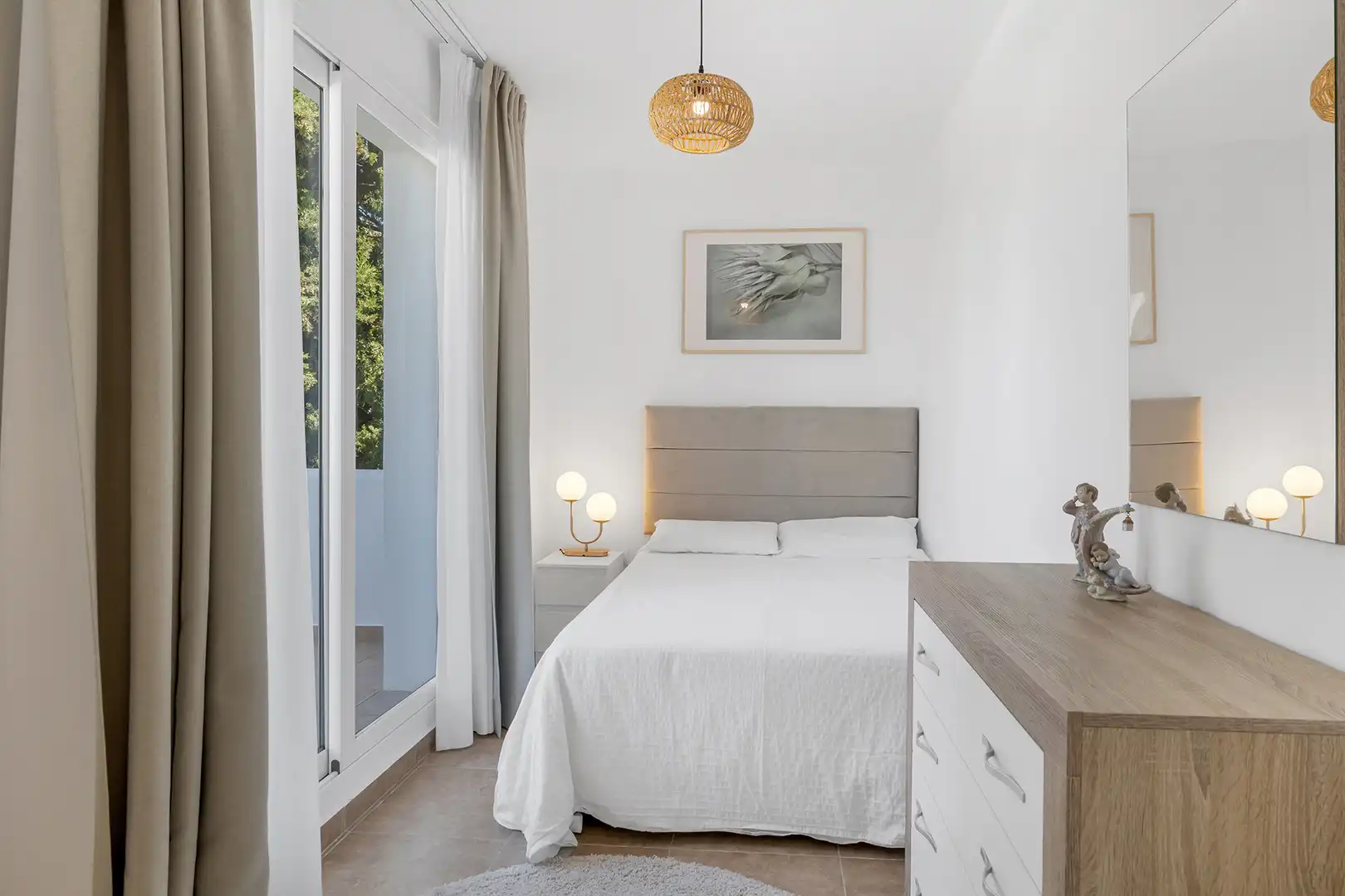 Dormitori de Casa o xalet en venda en Estepona amb Aire condicionat, Calefacció i Jardí privat