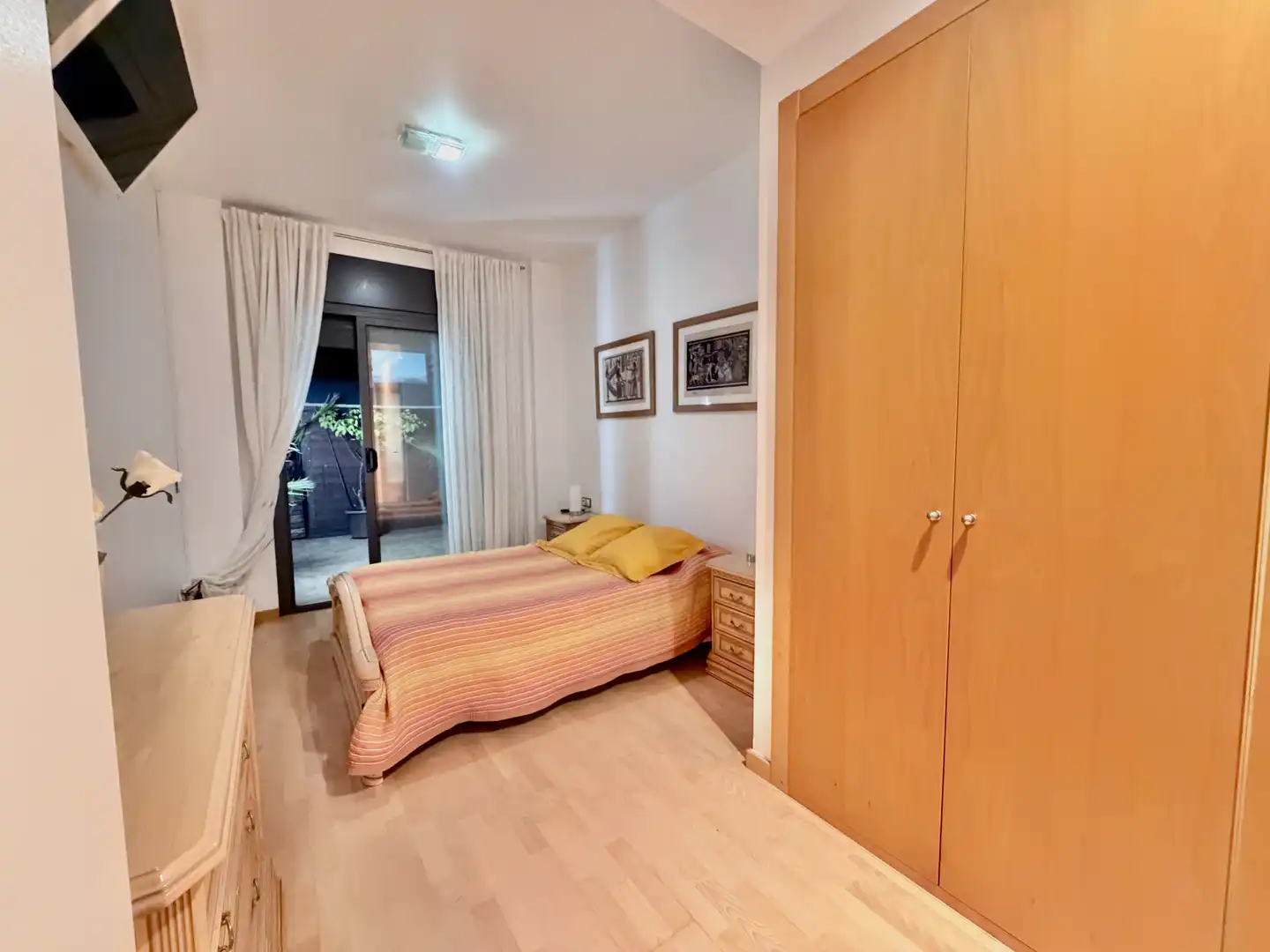 Bedroom of Ground floor for sale in Badalona  with Air Conditioner, Heating and Private garden