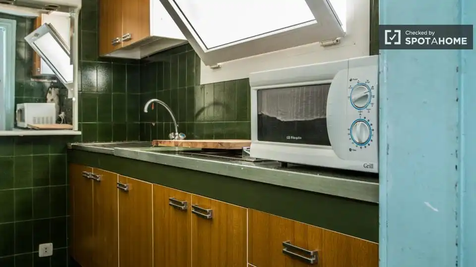 Room in Sant Gervasi- Galvany