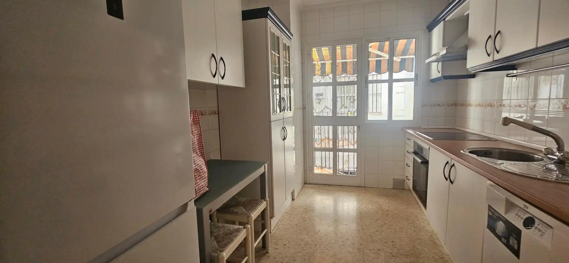 Küche von Wohnung zur Miete in Dos Hermanas mit Klimaanlage, Terrasse und Möbliert