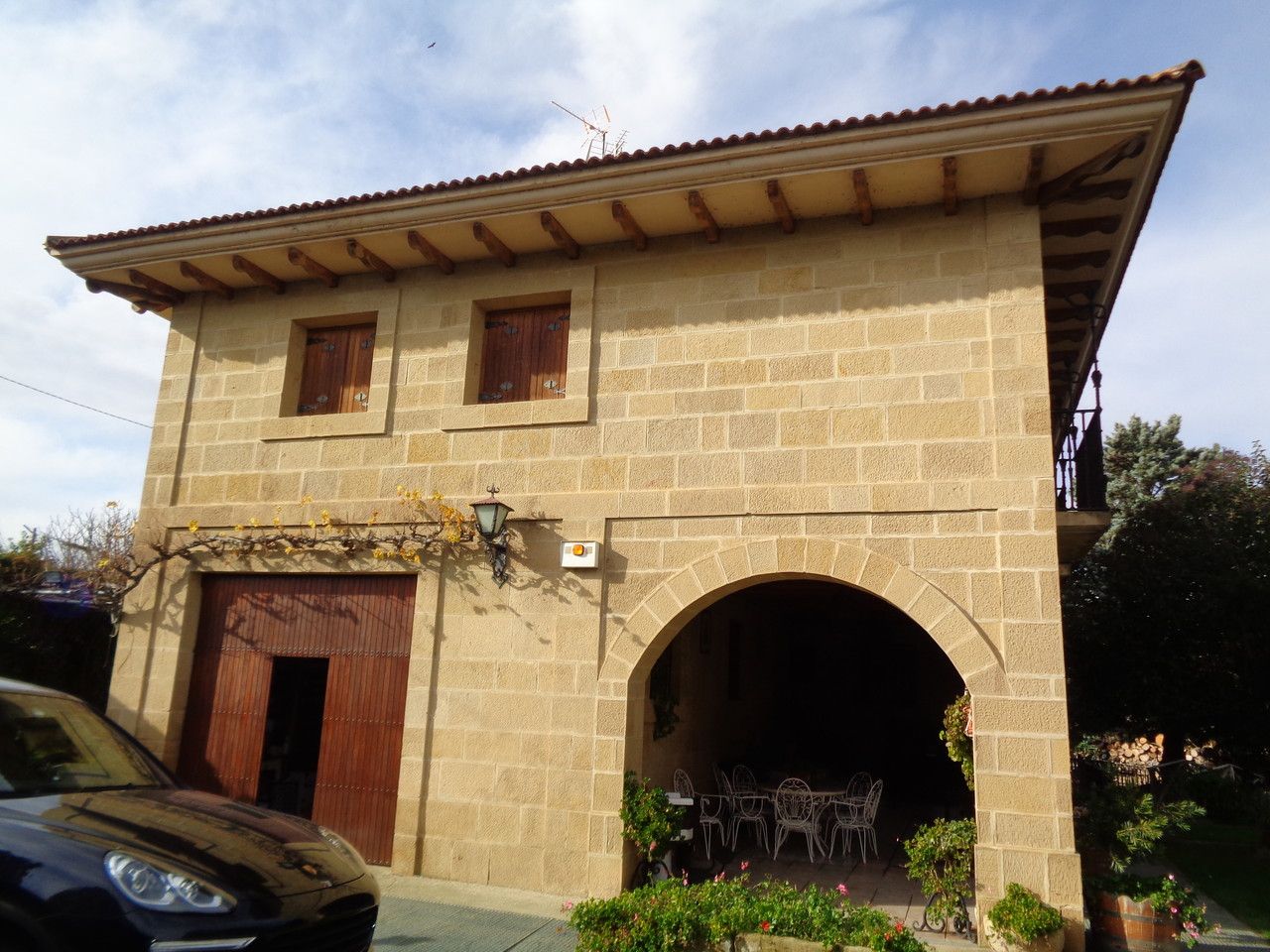Vista exterior de Casa o xalet en venda en Ollauri amb Calefacció, Terrassa i Traster