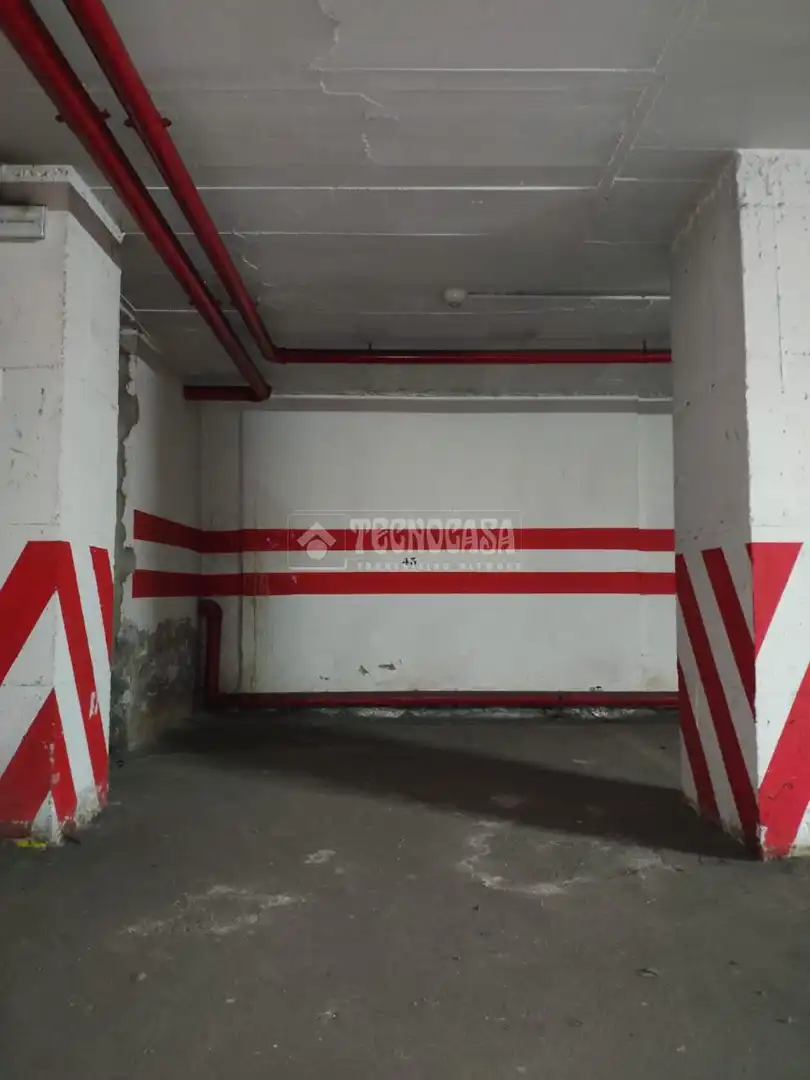 Parkplatz von Garage zum Verkauf in Sevilla