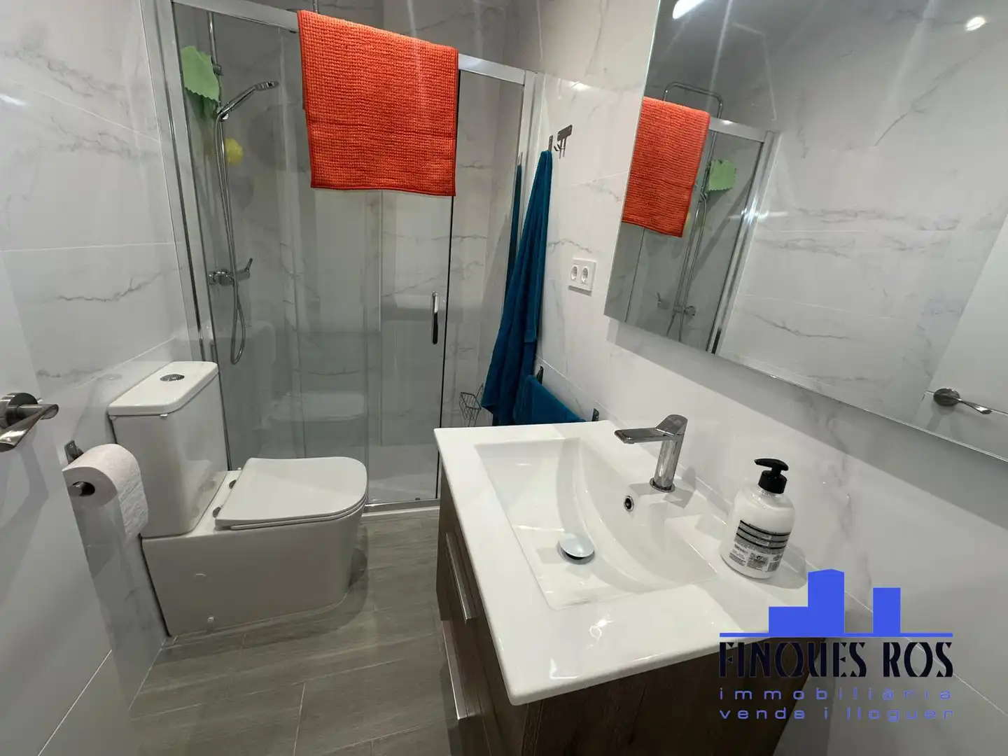 Badezimmer von Wohnung zur Miete in Vinaròs mit Klimaanlage, Heizung und Terrasse