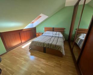 Bedroom of Duplex to rent in Gijón   with Balcony