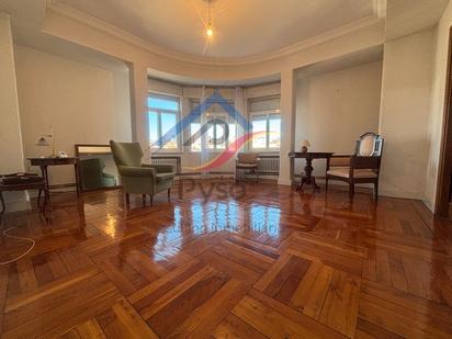 Sala d'estar de Pis en venda en Santander amb Calefacció, Parquet i Terrassa