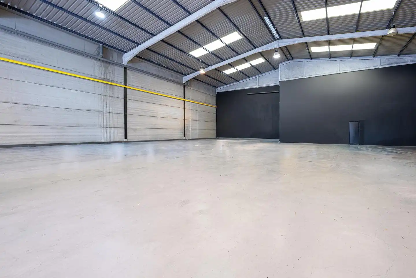 Industrial building to rent in Calle de los Peregrinos 33, imagen 4