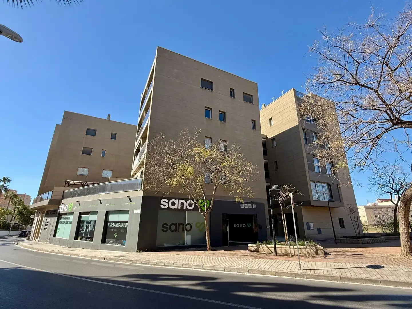 Exterior view of Duplex for sale in  Almería Capital  with Air Conditioner, Terrace and Storage room