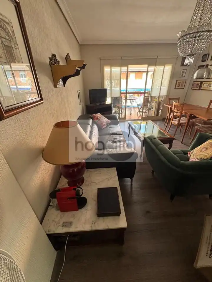 Sala d'estar de Pis de lloguer en  Sevilla Capital amb Aire condicionat, Terrassa i Moblat