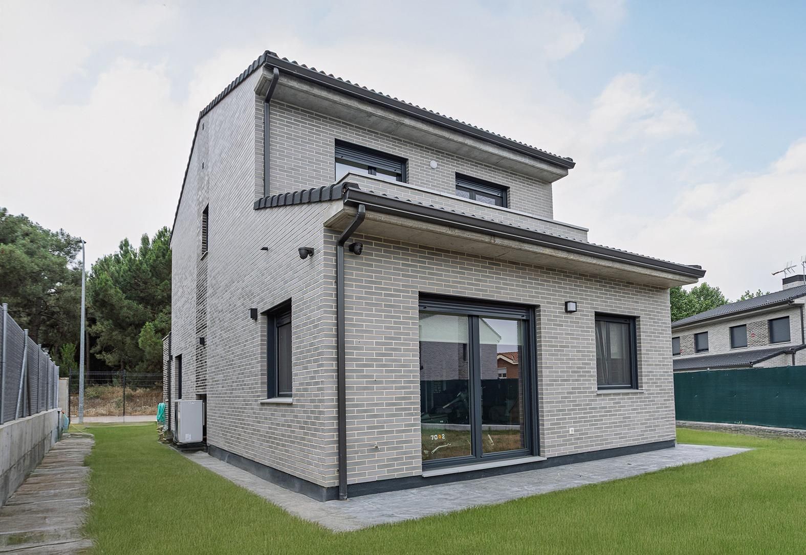 Exterior view of House or chalet for sale in Tudela de Duero  with Heating, Private garden and Terrace