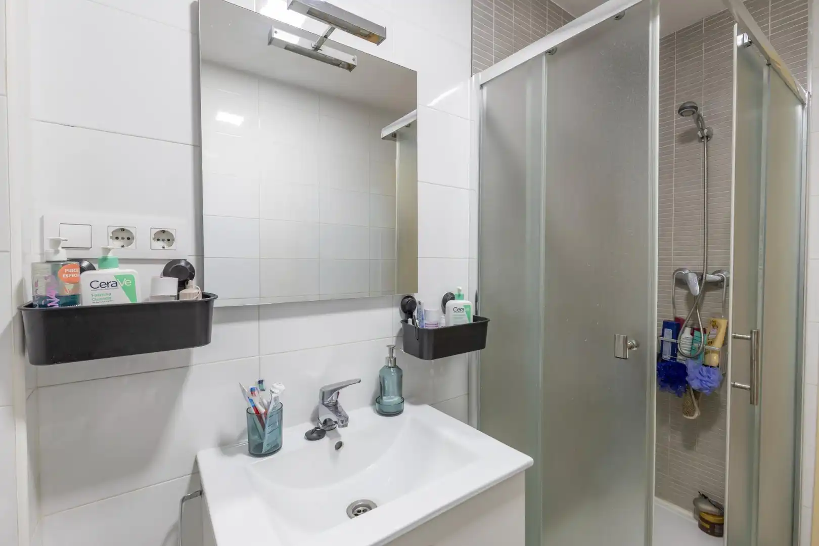 Badezimmer von Wohnung zum Verkauf in Granada mit Heizung und Balkon