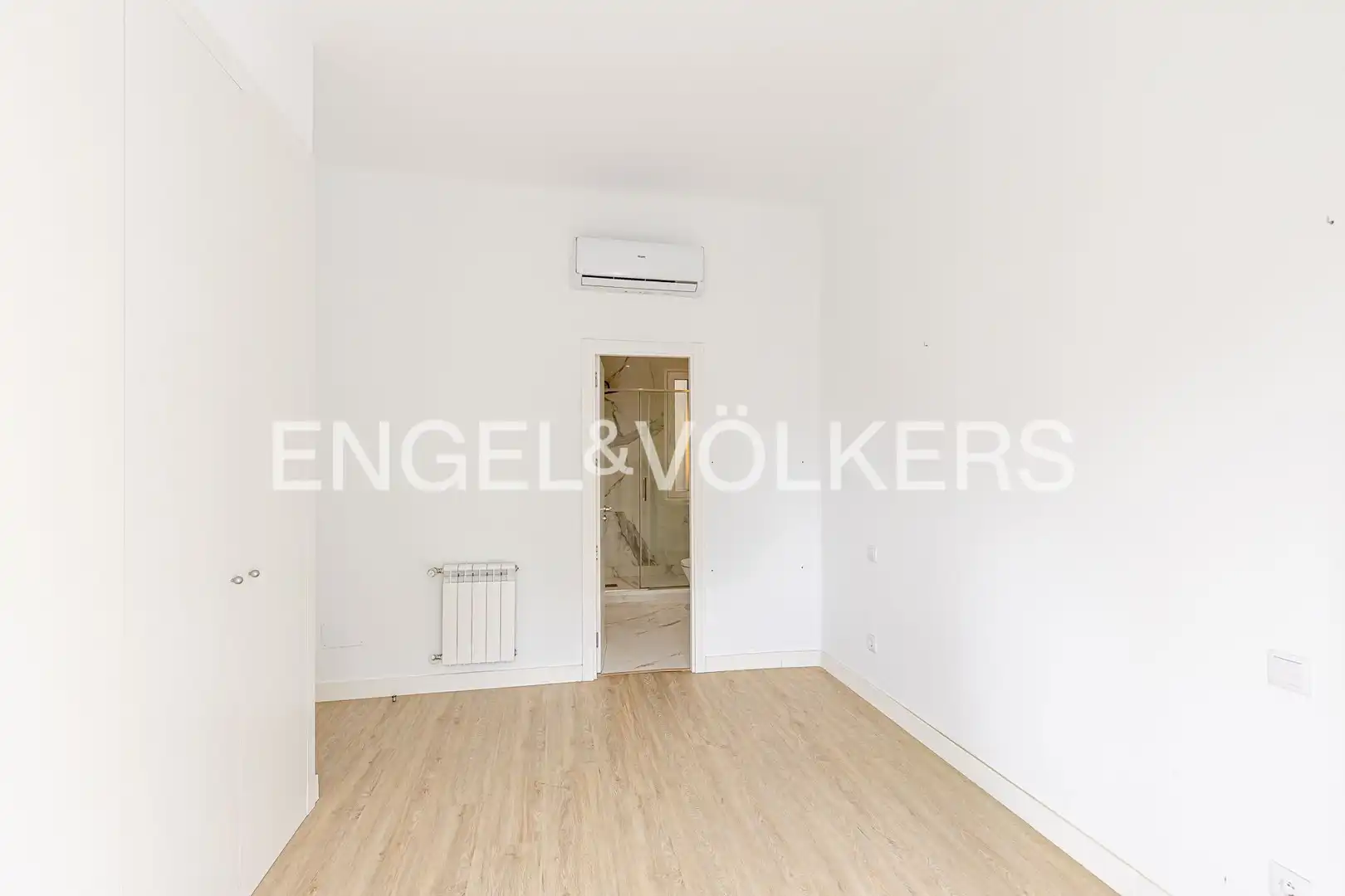 Bedroom of Flat for rent in Madrid  with Air Conditioner, Heating and Storage room